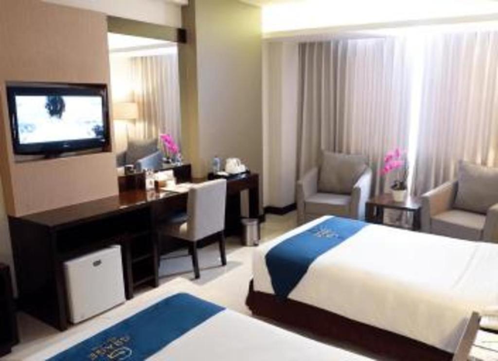Grage Hotel Cirebon Exteriör bild