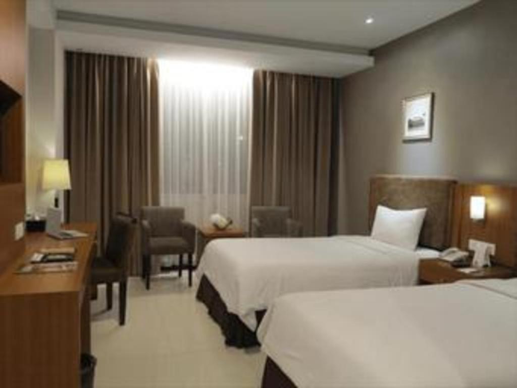 Grage Hotel Cirebon Exteriör bild