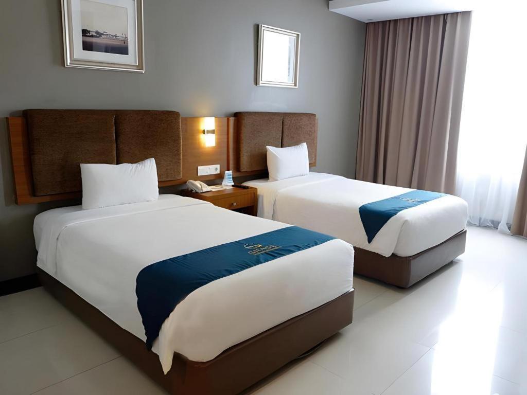 Grage Hotel Cirebon Exteriör bild