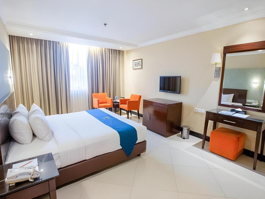 Grage Hotel Cirebon Exteriör bild