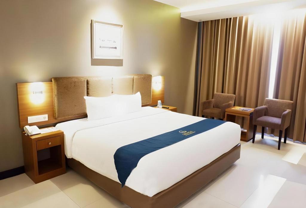 Grage Hotel Cirebon Exteriör bild