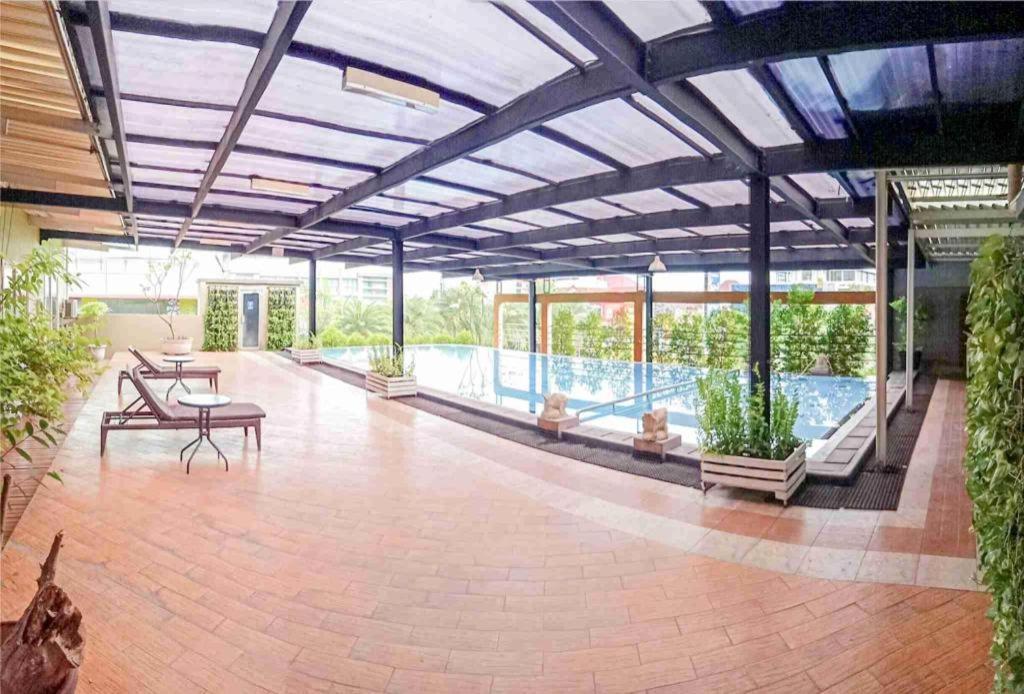 Grage Hotel Cirebon Exteriör bild